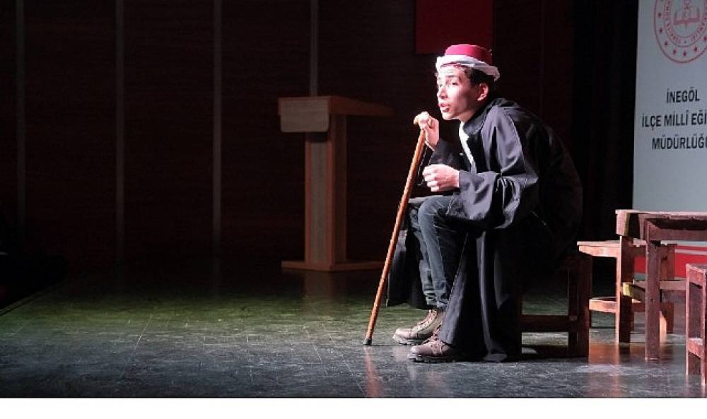 İneg&ouml;l'de Gen&ccedil; Meddahlar Sahne Aldı