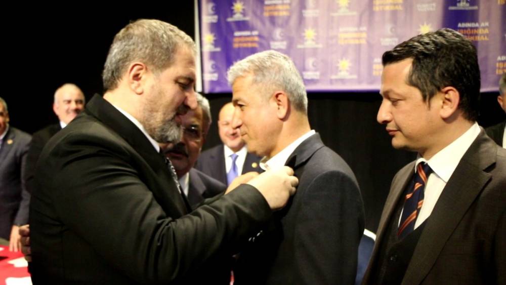 Nazif Atalay AK Parti&rsquo;ye katıldı: Yeniden Refah Partisi&rsquo;nden belediye başkan adayı olmuştu  - Videolu Haber