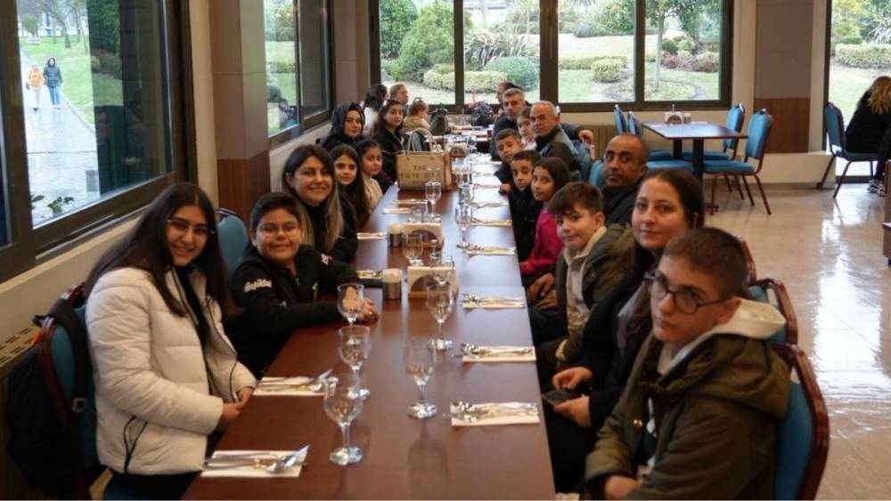 Adıyamanlı depremzede &ccedil;ocuklar Beşiktaş ma&ccedil;ında seremoniye &ccedil;ıkacak 